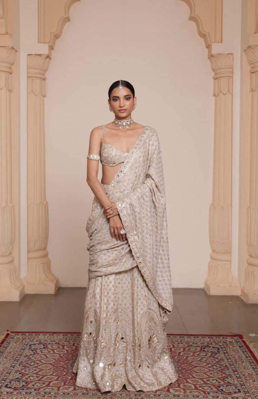 Rose gold paisley hand embroidered tissue sari set - Image 2