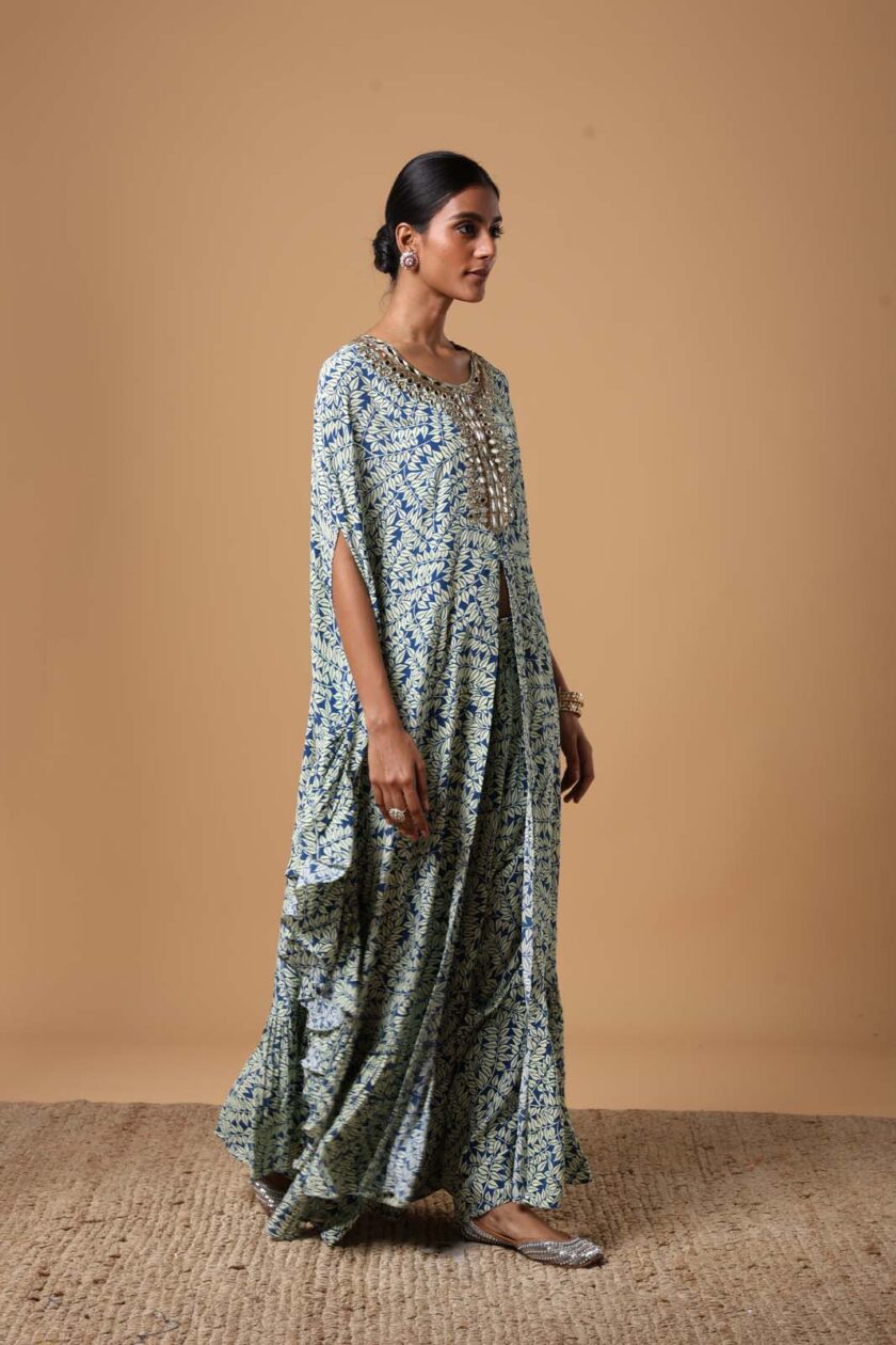 Blue fire print embriodered cape set. - Image 3