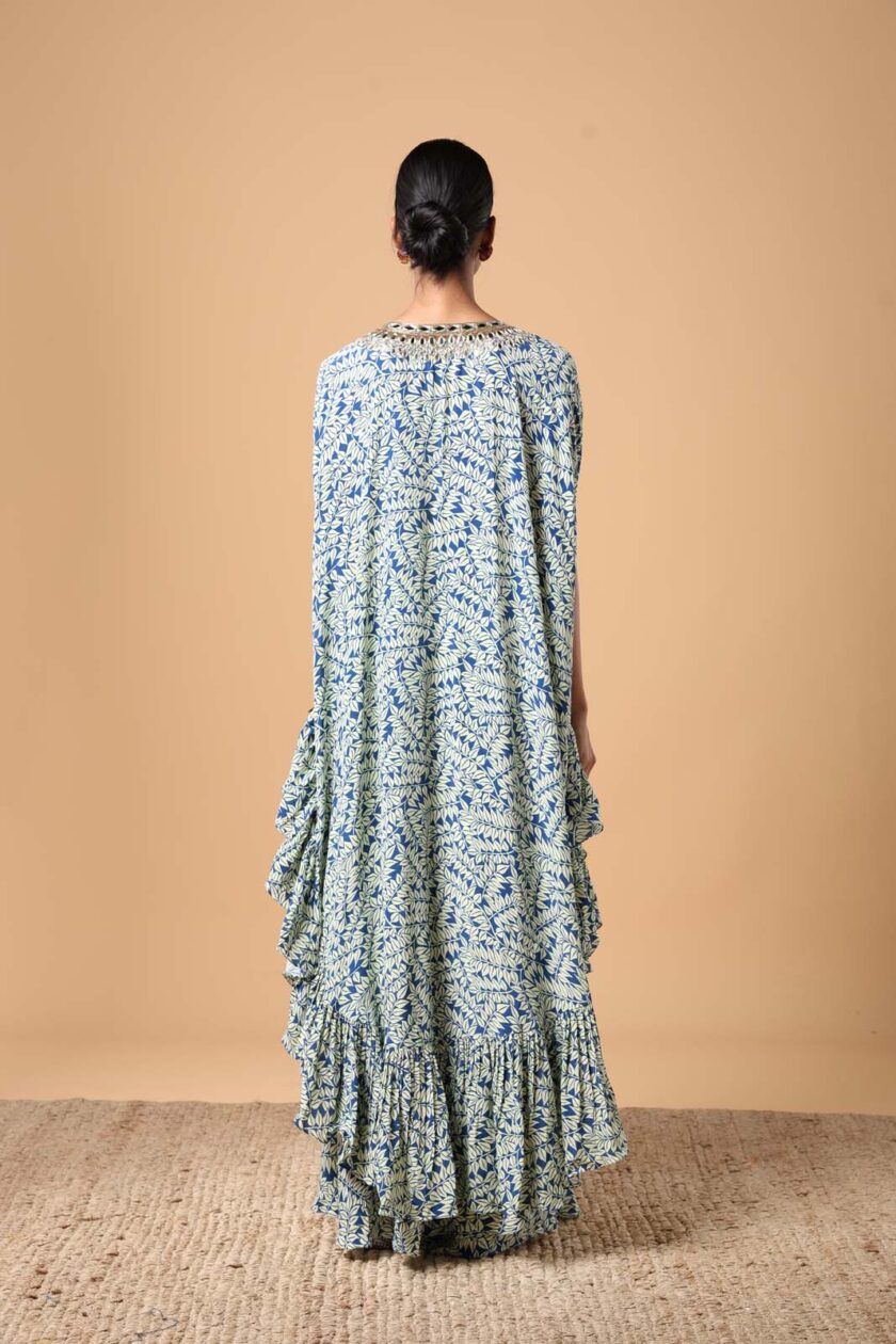 Blue fire print embriodered cape set. - Image 4