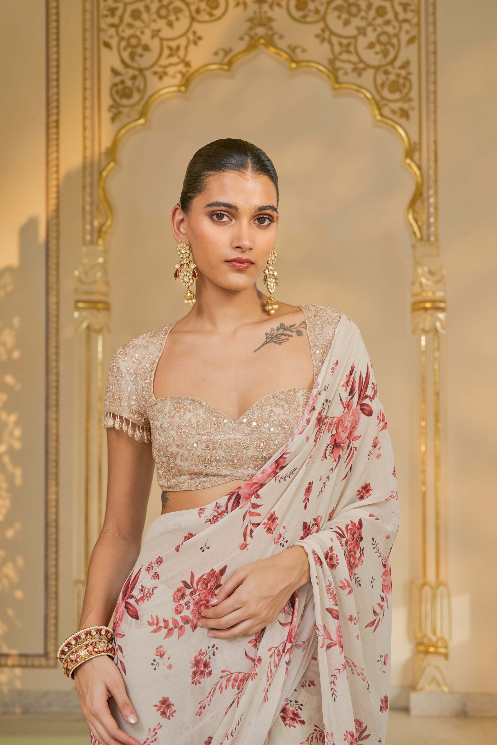 Red bloom print ruffle sari set - Image 5