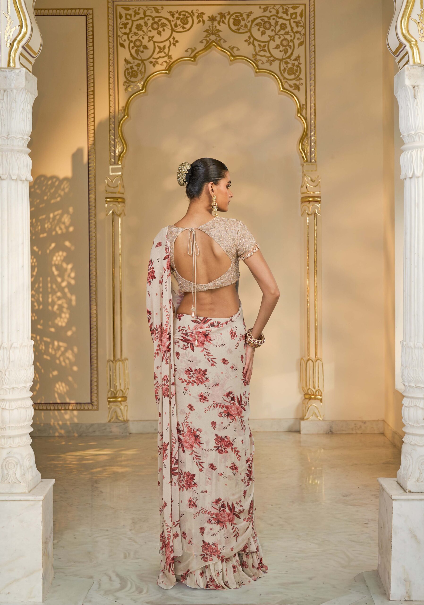 Red bloom print ruffle sari set - Image 4
