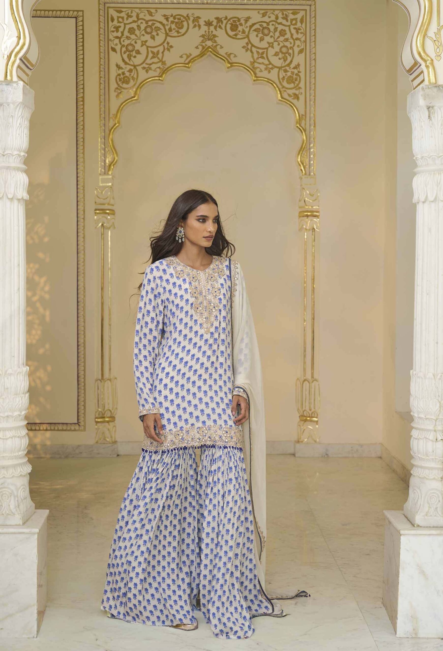 Blue bloom print short kurta & gharara set - Image 3
