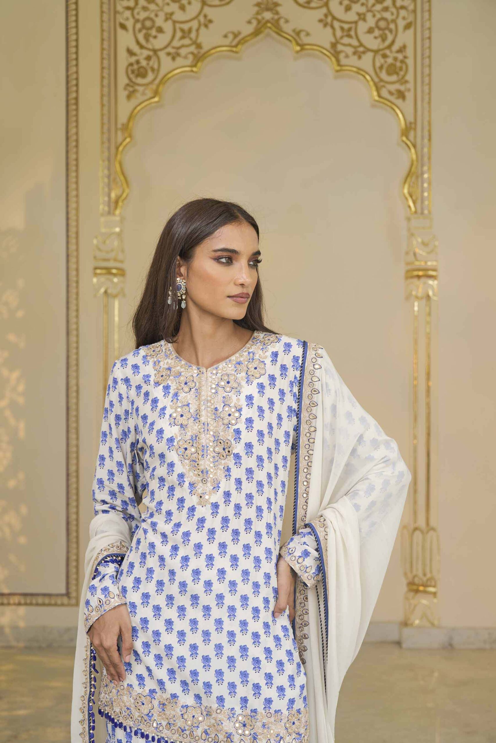 Blue bloom print short kurta & gharara set - Image 5