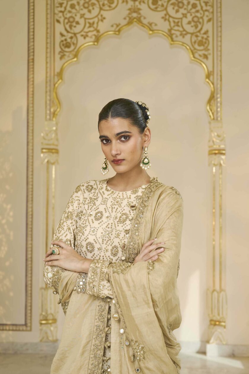 Cream & beige gold bandhani hand embroidered kurta set - Image 5