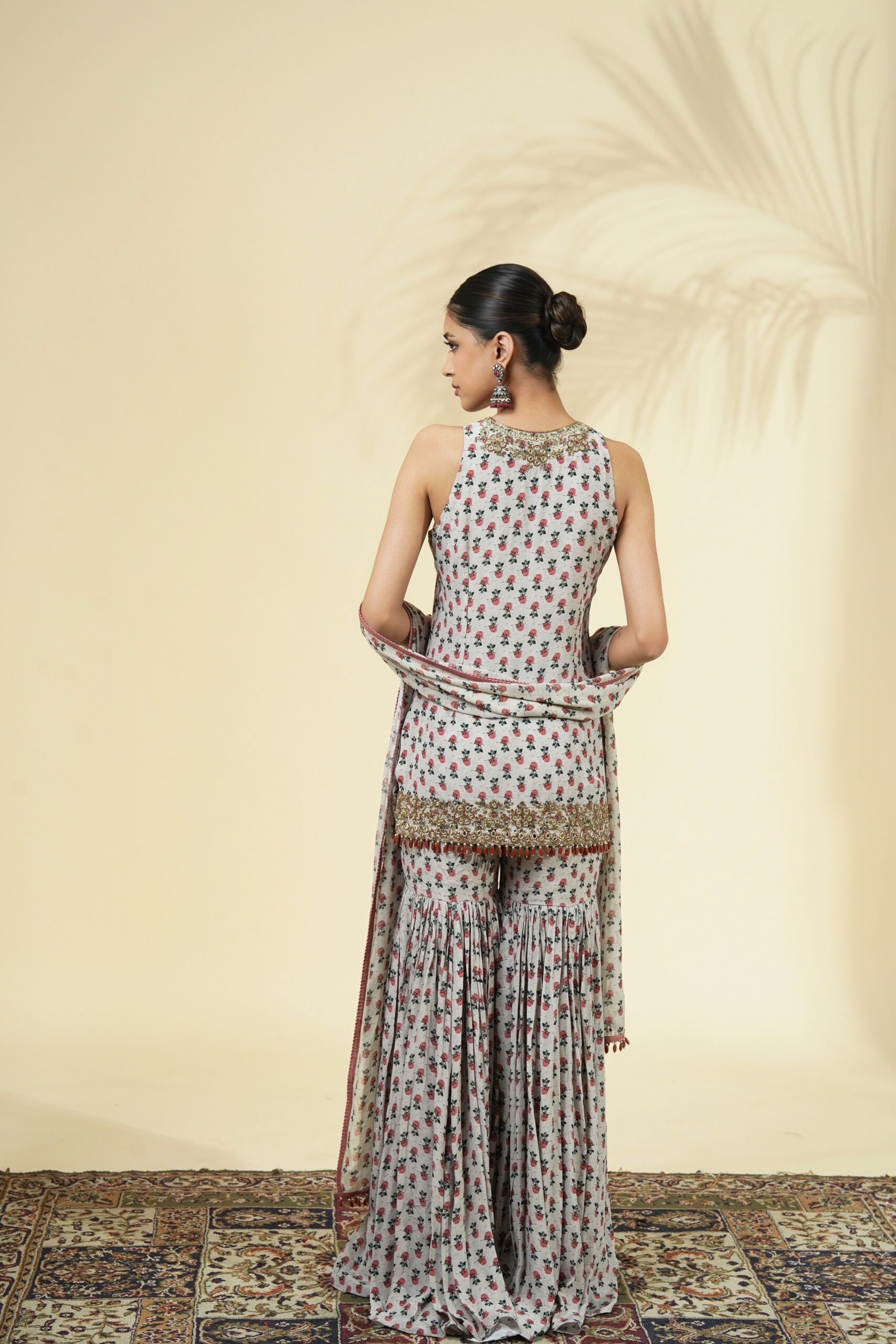 Vintage rose butti print short kurta & gharara set - Image 4